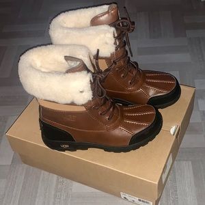 UGG BUTTE BOOTS 3Y